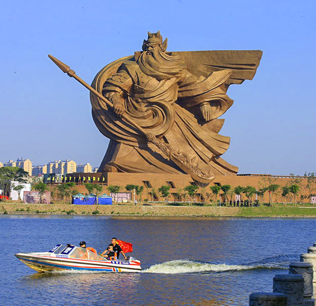 China God of War Statue