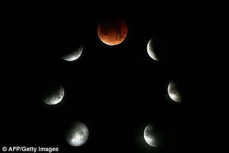  more picture showing the various stages of the lunar eclipse.