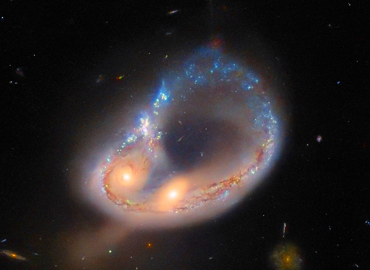 Hubble Space Telescope Galaxy Merger Arp-Madore 417-391