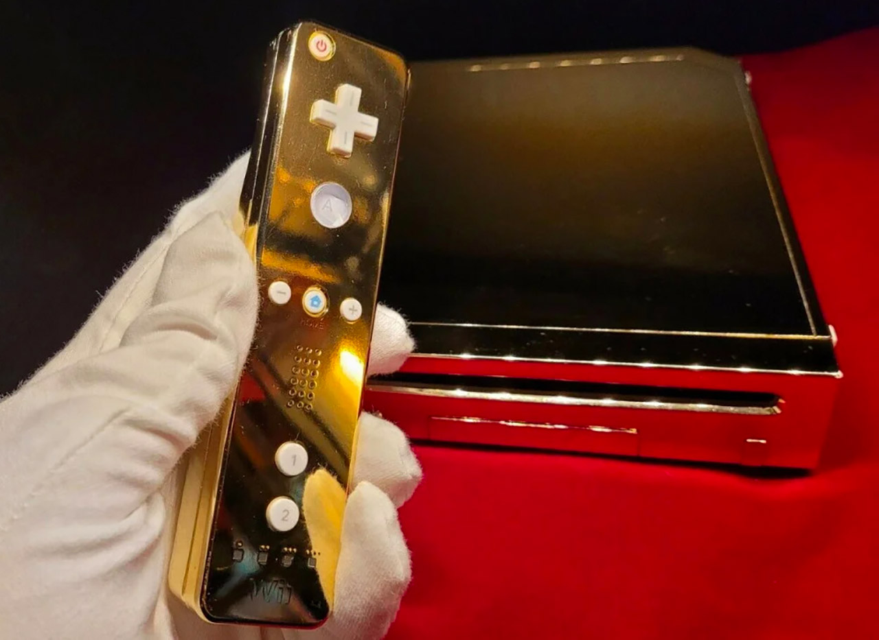 a-look-back-at-the-royal-24k-gold-nintendo-wii-console-made-for-queen-elizabeth-ii
